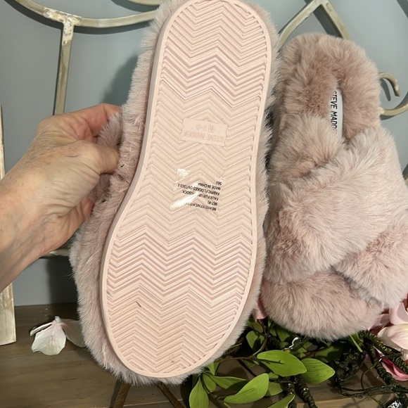 Steve Madden Slipper Pink Fluffy Comfy Slides House Shoe Women 7 8 Plush Slip On - Picture 8 of 12